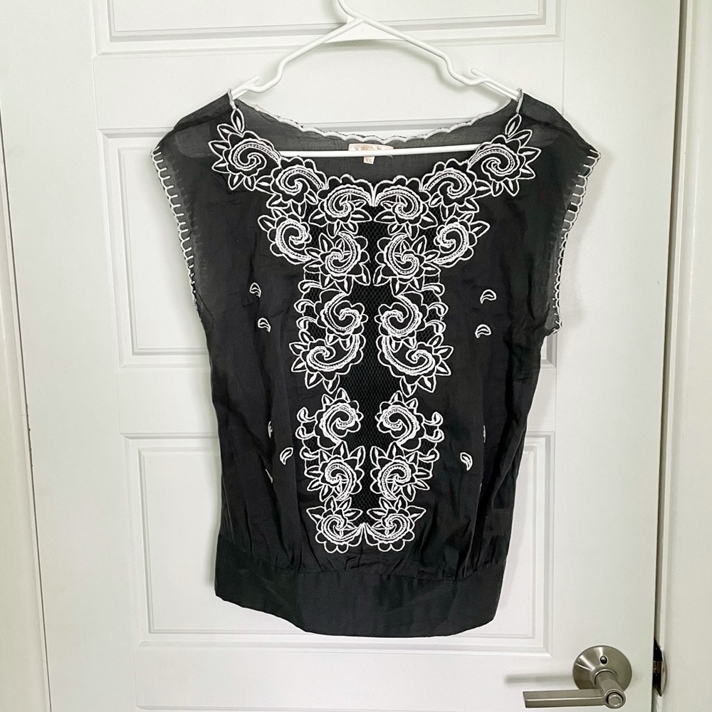 ❌3 for $10❌ Embroidered top